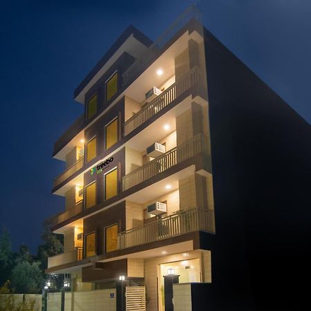 Отель Treebo Elite Corporate, Sector 62 Нойда Экстерьер фото